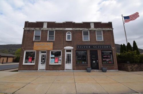 582 Delaware Ave, Palmerton, PA 18071-1922