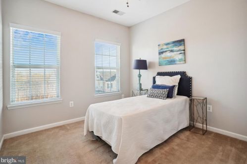 1739 Rockledge Ter, Woodbridge VA  22192-2512 exterior