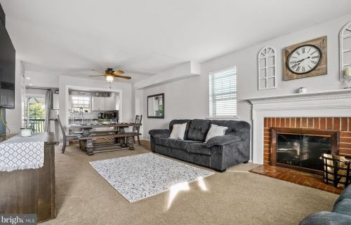 406 Village Green Dr, Gilbertsville, PA 19525-9501