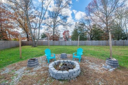 52 White Oak Ct, Parsippany NJ  07054-2325 exterior