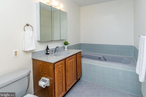 65 Shrewsbury Pl, Princeton NJ  08540-6314 exterior