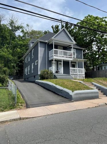 33 Cooper St, Manchester, CT 06040-4924
