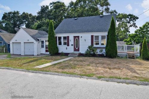221 George Arden Ave, Warwick, RI 02886-4843