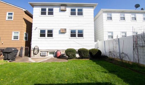 11 Gregg Ln, Bayonne NJ  07002-3706 exterior