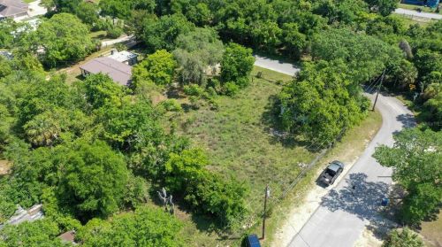 1360 Wesley St, Daytona Beach, FL 32117-1856