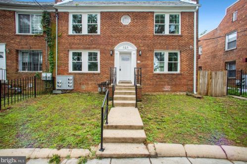 355 Parkland Pl, Washington, DC 20032-1666