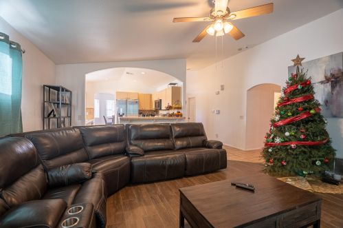 10940 Santa Cruz Rd, Desert Hot Springs, CA 92240-2417