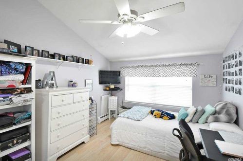 140 10 Ave, Holtsville NY  11742-2312 exterior