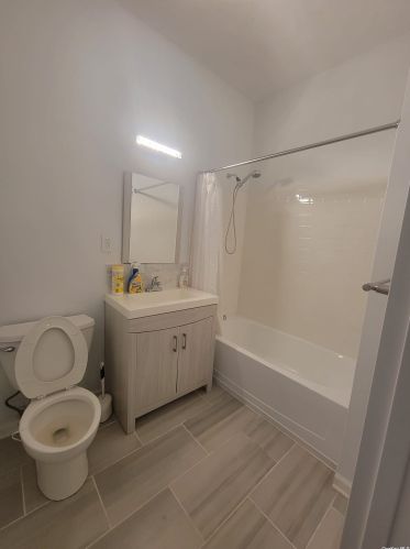 221 Beach 80th St, Far Rockaway NY  11693-2004 exterior