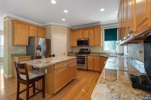 27 Skytop Rdg, Oakland NJ  07436-2355 exterior