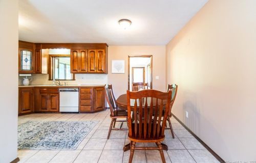 253 Oak Ridge Dr, Middletown CT  06457-1919 exterior