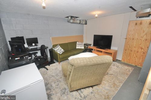 35 Wilbur Henry Dr, Florence NJ  08518-2701 exterior