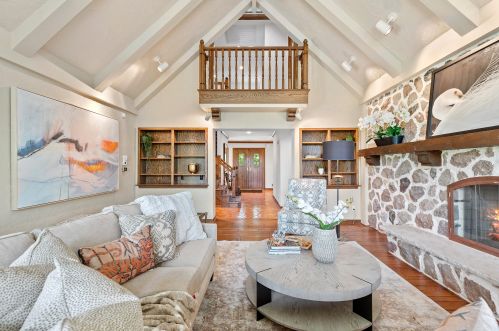 9555 Range Line Rd, Milwaukee, WI 53217-1020
