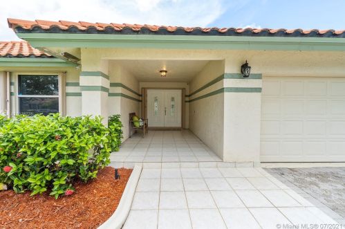 16255 10th St, Hollywood FL  33027-5107 exterior