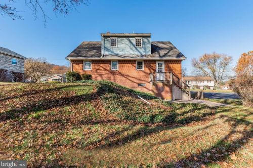 1749 Church Rd, Hummelstown PA  17036-9724 exterior