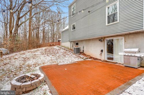 5483 Rector Dr, Woodbridge VA  22193-3703 exterior