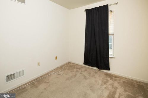 28 Periwinkle Ct, Dover DE  19904-7759 exterior