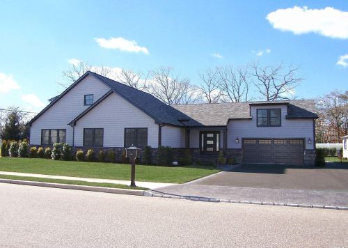1288 Grundy Ave, Holbrook, NY 11741-2110