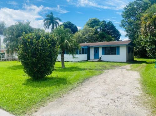 110 5th Ave, South Bay, FL 33493-2118