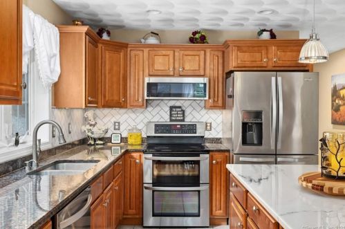 371 Fox Rd, Putnam CT  06260-2732 exterior