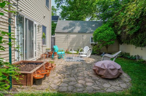 17 Grant Pl, Tinton Falls NJ  07701-2117 exterior