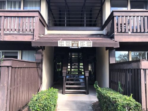 40 Clubhouse Dr, Palm Coast, FL 32137-8135