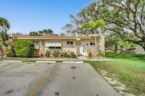 2419 37th Ave, Hollywood, FL 33021-3652