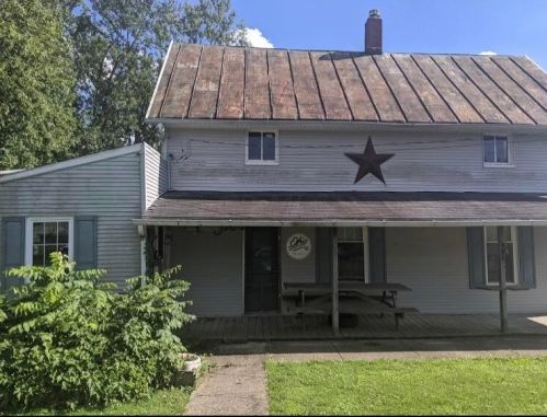 106 4th St, Cardington, OH 43315-1052
