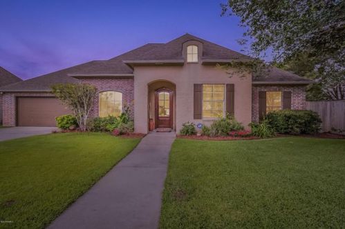 100 Field Crest Pkwy, Youngsville, LA 70592-5652