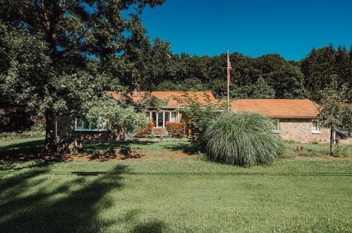 2263 Dixonville Rd, Clymer, PA 15728-6402