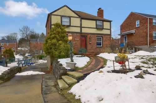 5353 Fieldcrest Dr, Pittsburgh, PA 15236-1707