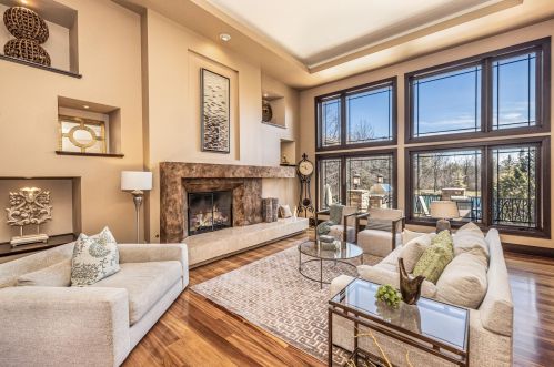 9090 Range Line Rd, Milwaukee, WI 53217-1010