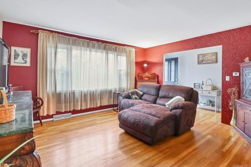 42 Miriam Dr, Warwick NY  10990-3516 exterior
