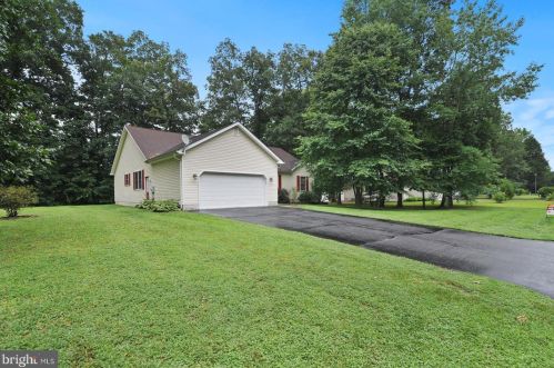 304 Hardwood Dr, Dover, DE 19904-1507