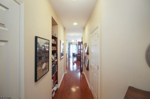 5011 Brookfield Glen Dr, Belvidere, NJ 07823-2858