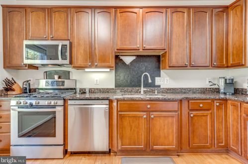 2998 Chinkapin Oak Ln, Woodbridge VA  22191-7514 exterior