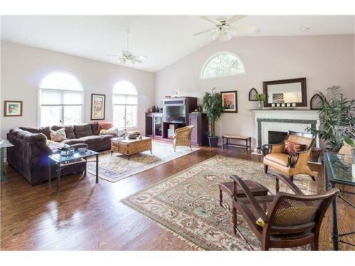 107 Cedarbrook Ct, Canonsburg, PA 15317-3512