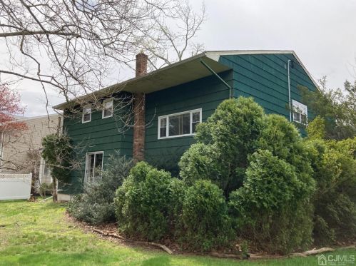 16 Colonial Dr, East Brunswick, NJ 08816-2713
