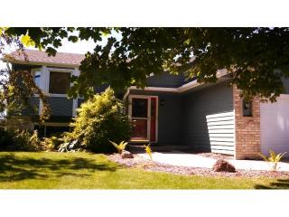 8032 174th St, Lakeville, MN 55044-9555