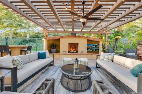 2177 Silverstar St, Simi Valley CA 93065-0592 exterior