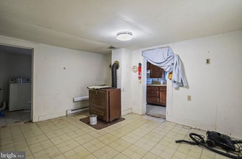 33456 Old Valley Pike, Strasburg VA  22657-3702 exterior