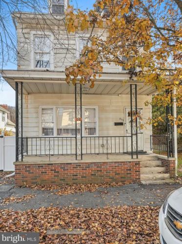 215 Jackson St, Port Carbon, PA 17965-1502