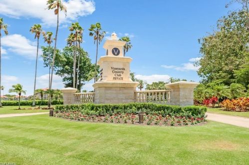 584 Avellino Isles Cir, Naples FL  19302-2379 exterior