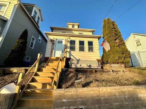 1403 3rd St, New Brighton, PA 15066-1118