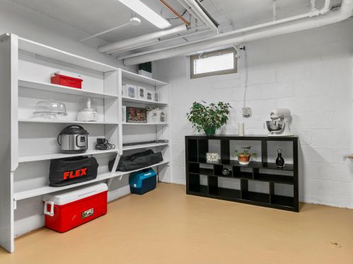 2928 Smt Ave, Milwaukee WI 53211-3440 exterior