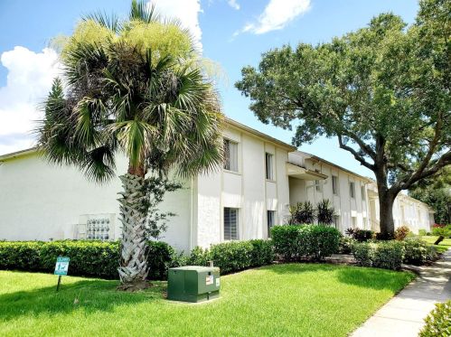201 Cypress Ct, Oldsmar, FL 34677-2138