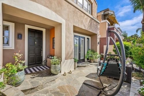 316 Goldenwest St, Huntington Beach, CA 92648-2600