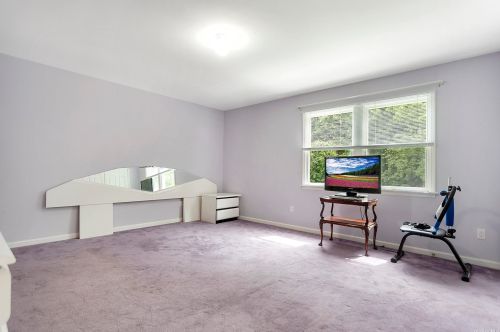 5 Daisy Ct, Northport NY  11768-2267 exterior