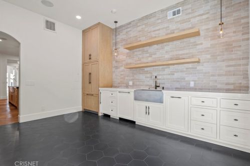 25682 Oak Meadow Dr, Santa Clarita CA  91381-0762 exterior