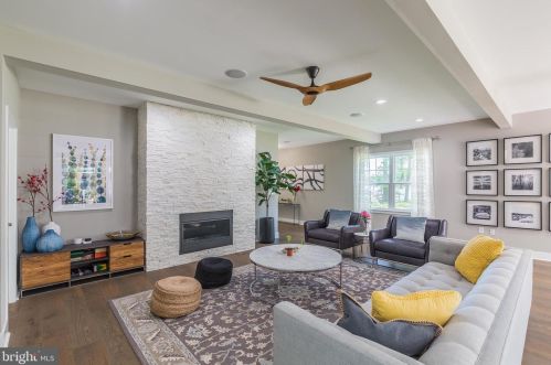 7012 Ridgeway Dr, Springfield VA  22150-3028 exterior